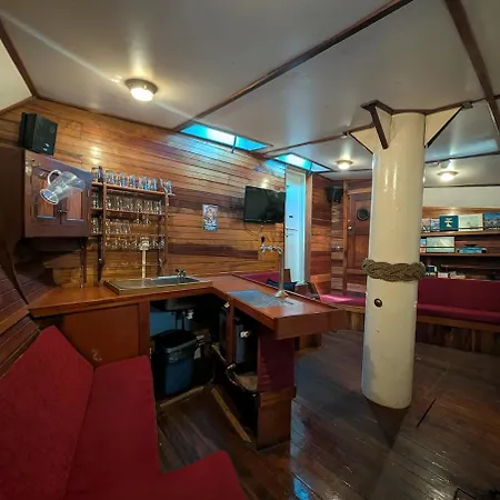 Botel Zeilschip Marie Galante