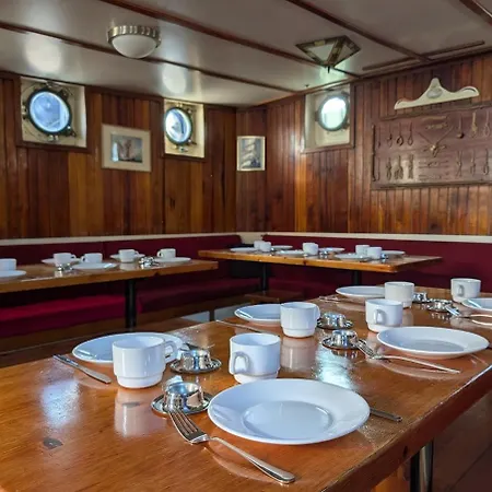 بوتيل Zeilschip Marie Galante *